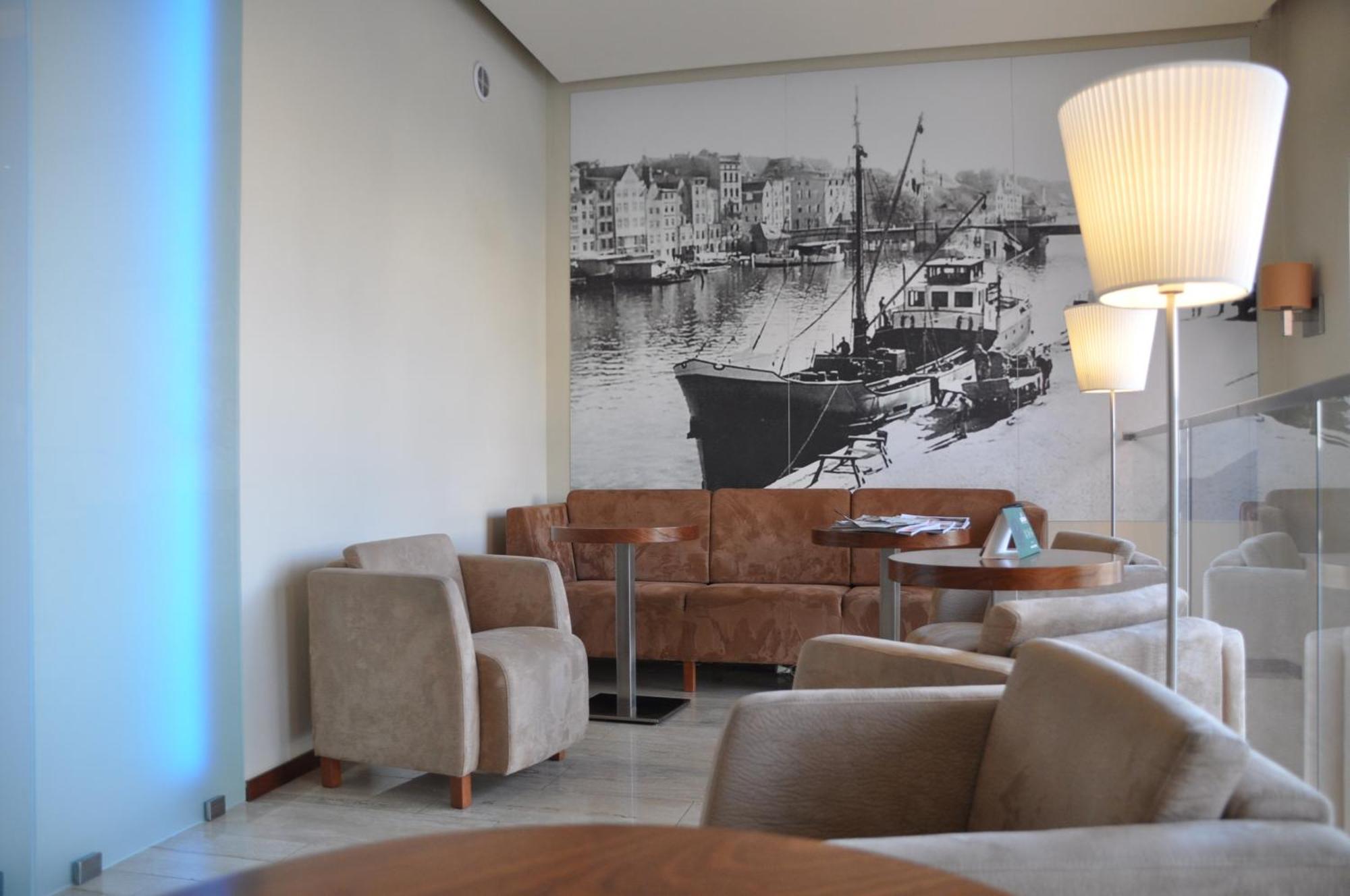 Hotel Atrium إيبلاغ المظهر الخارجي الصورة